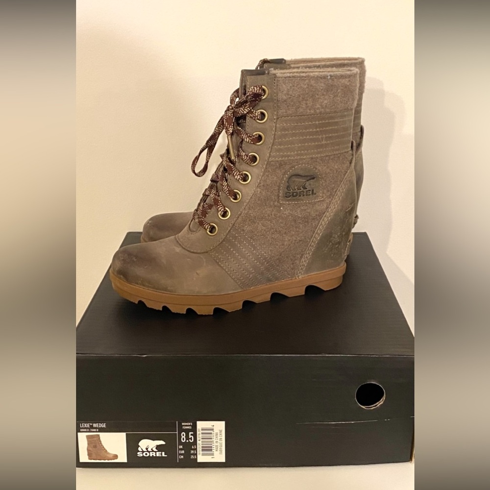 Womens Sorel wedge boots 8.5